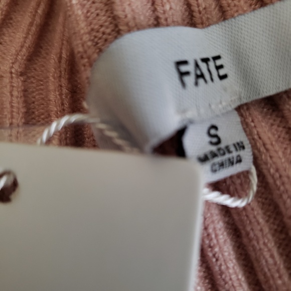 High Shoulder Turtleneck Size Small NEW! - Picture 9 of 13